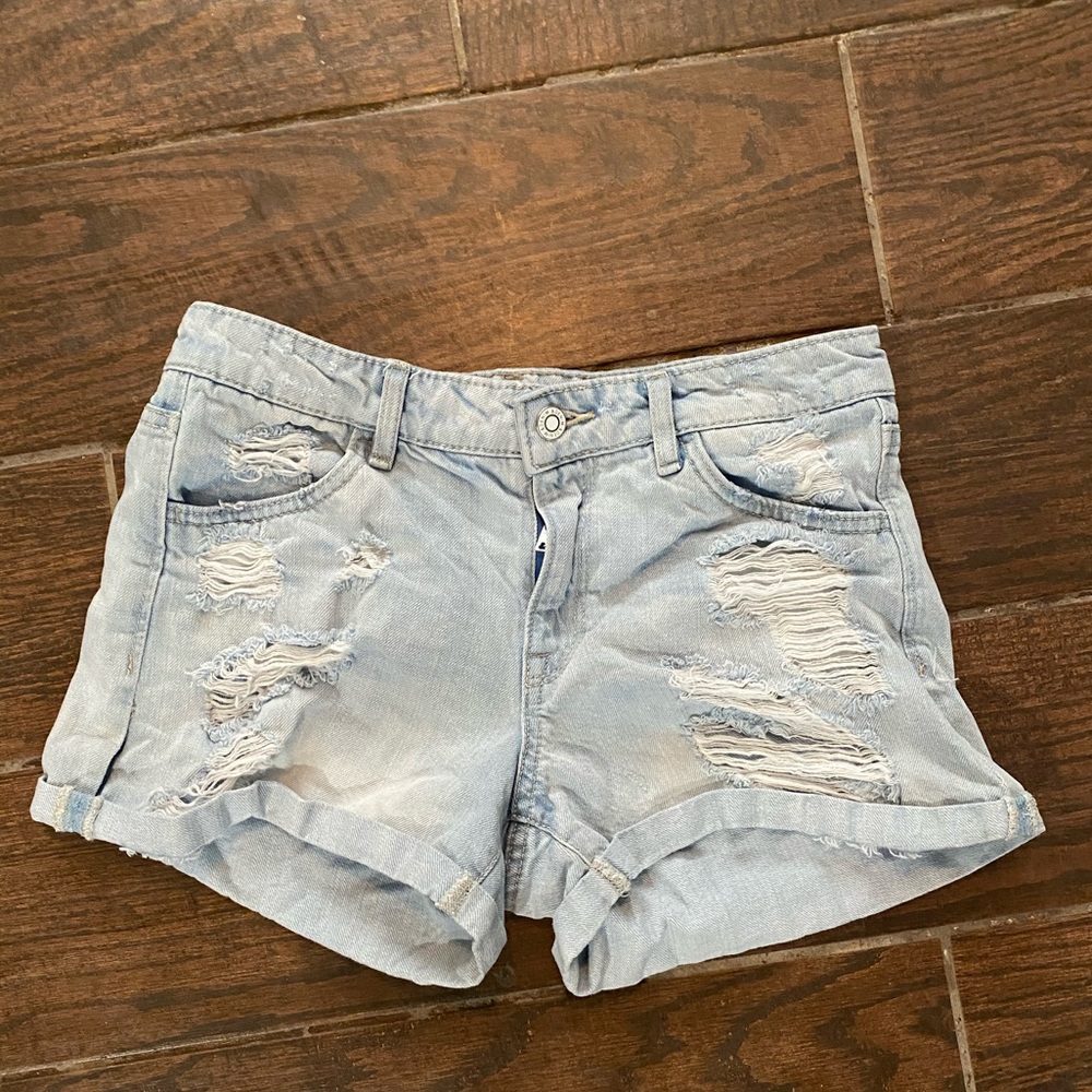H&M light wash distressed jeans shorts